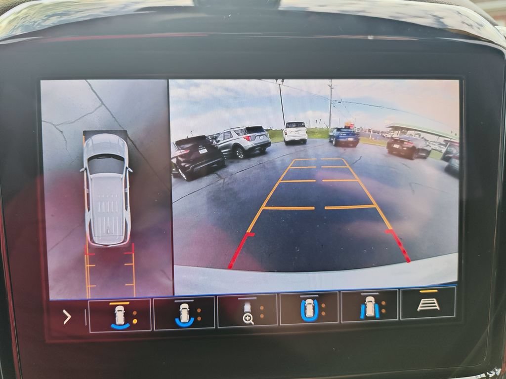 Used 2020 IRIDESCENT PEARL TRICOAT Chevrolet Premier image 23