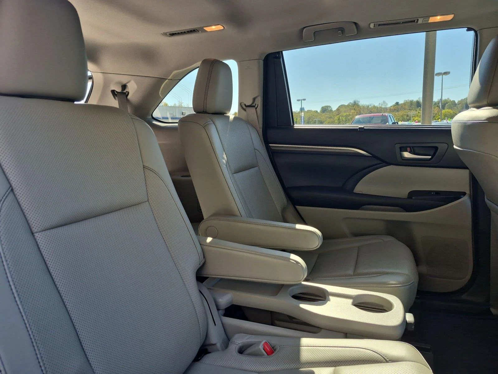 Used 2018 Blizzard Pearl Toyota Limited image 36