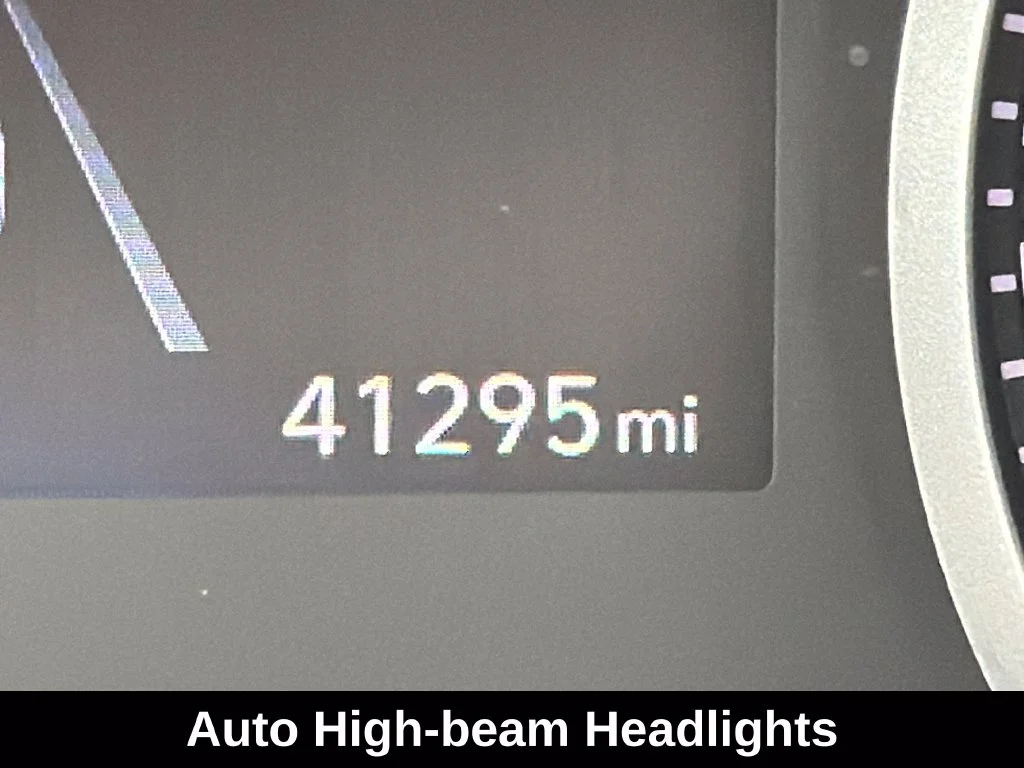 Used 2023 Hampton Gray Hyundai SEL image 19