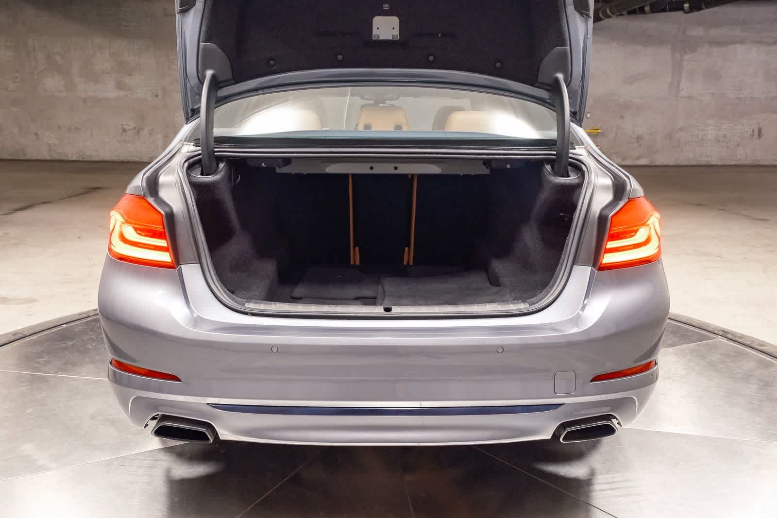 Used 2019 Bluestone Metallic BMW 540i image 31