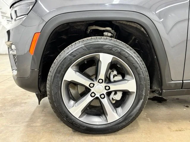 Used 2023 Gray Jeep Limited image 9