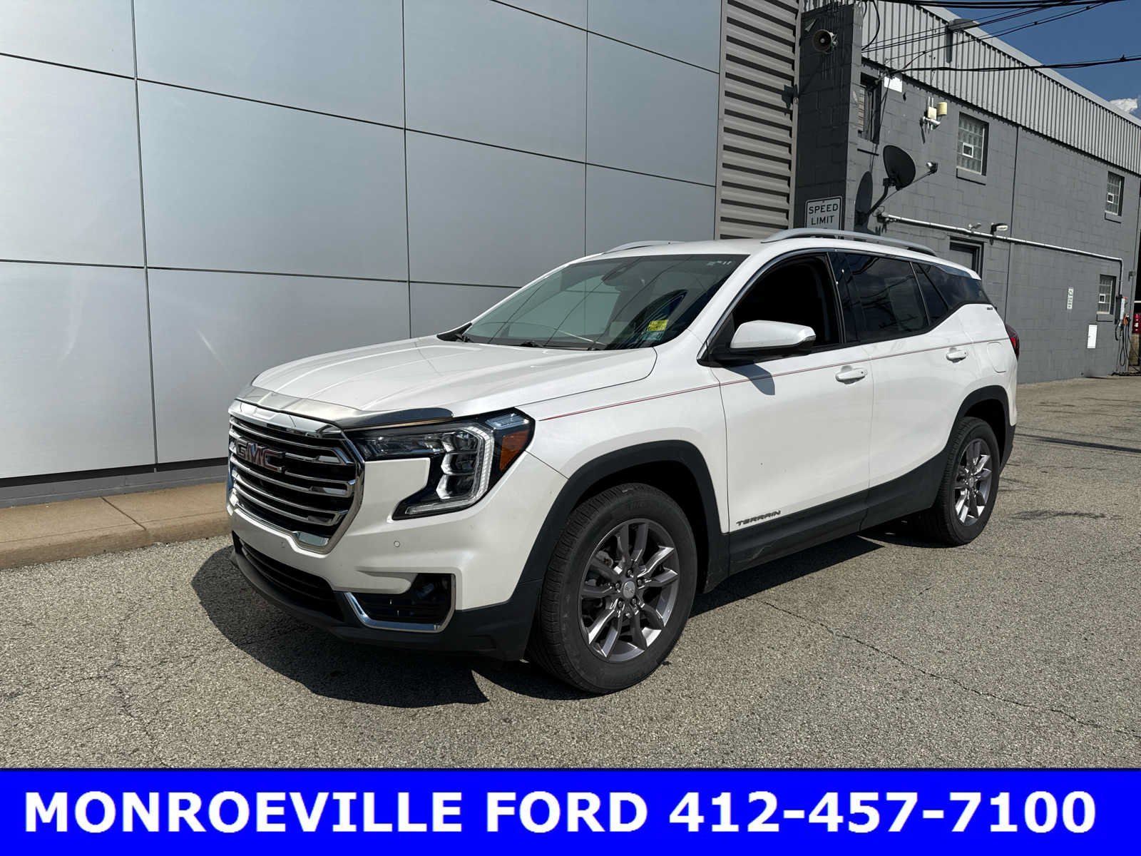 Used 2023 White Frost Tricoat GMC SLT image 1