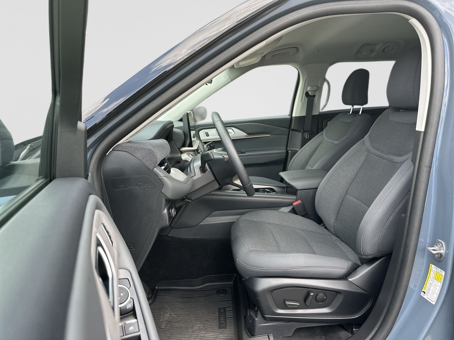 2025 Ford Explorer Active - Photo 19