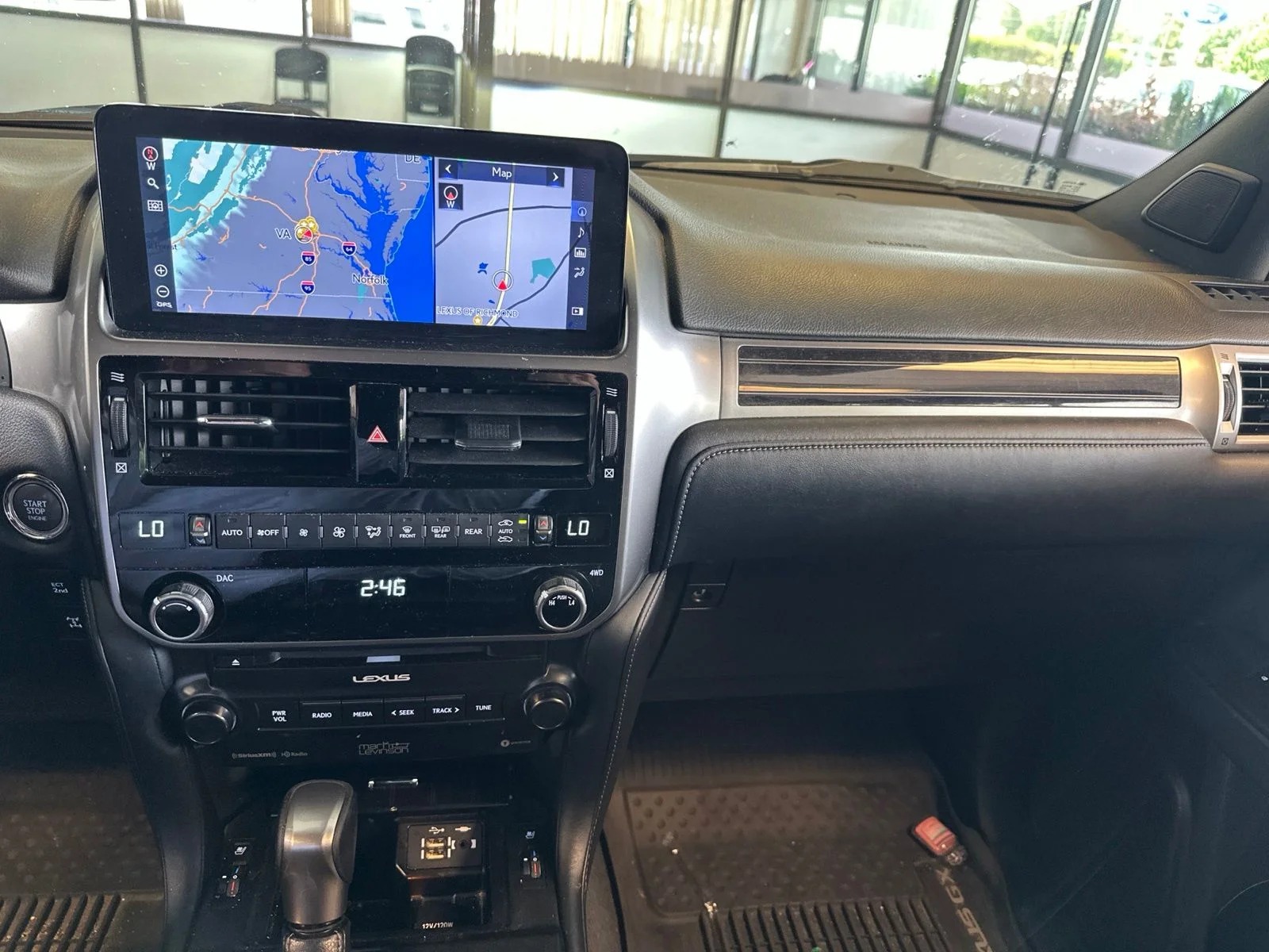 Used 2022  Lexus 460 image 24