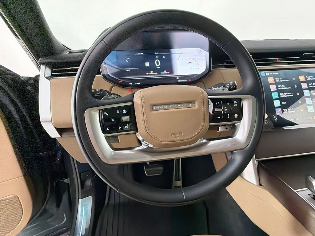 New 2027 Belgravia Green Land Rover SE image 11