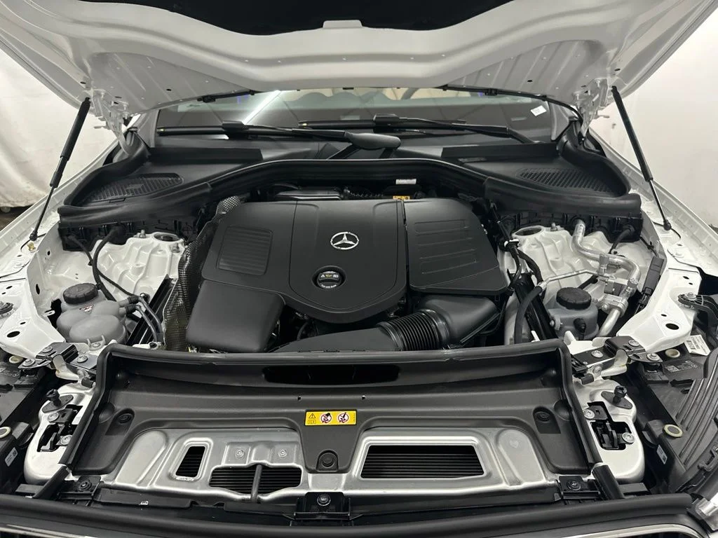 New 2027 White Mercedes-Benz GLC 300 image 12