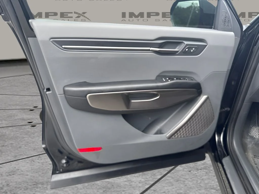 Used 2024 Black Kia Wind image 16
