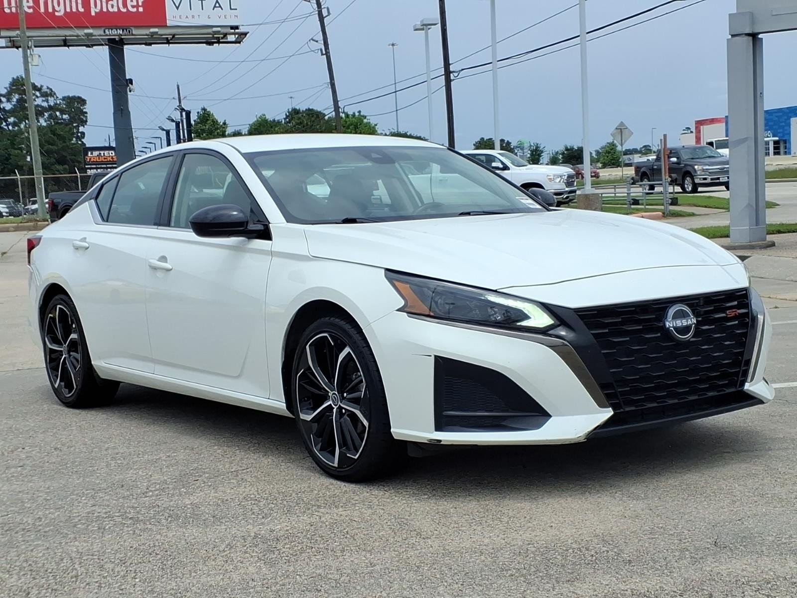 2023 Nissan Altima 2.5 SR White at G Motors