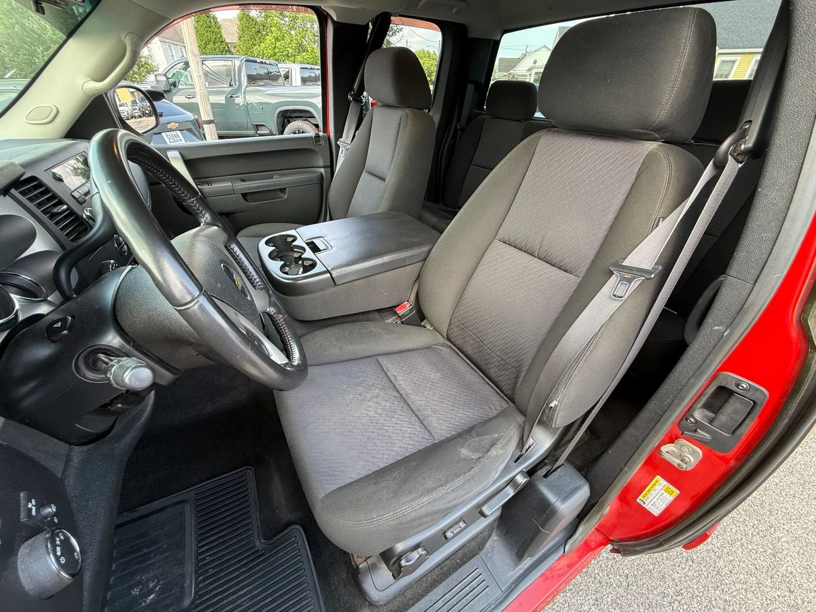 Used 2011 VICTORY RED Chevrolet LT image 12
