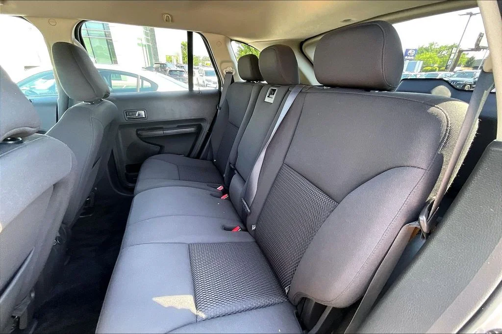 Used 2010  Ford SE image 22