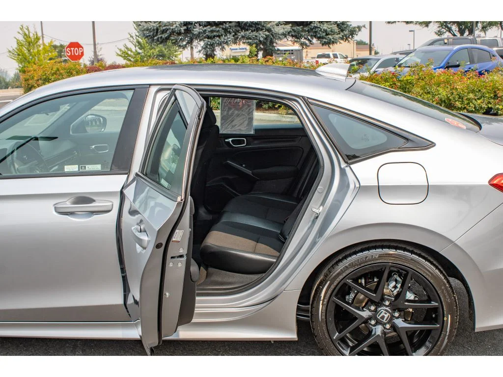 Used 2024 Lunar Silver Metallic Honda Sport image 15