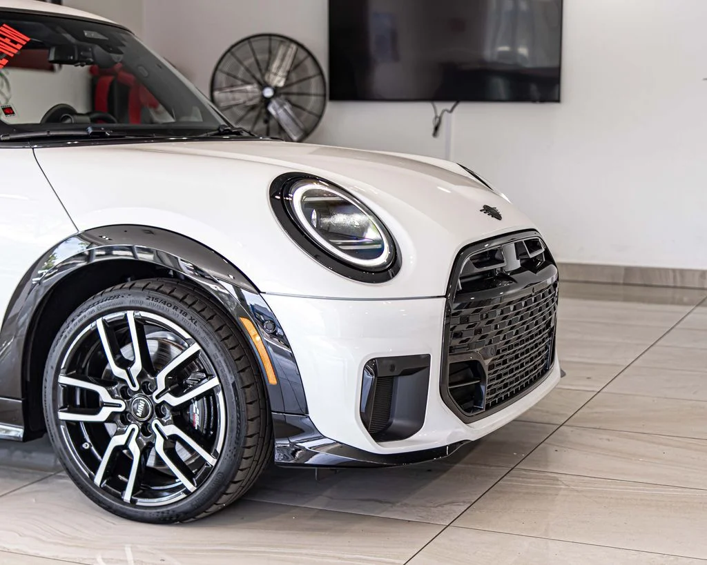 Used 2026 White MINI Signature Plus image 3