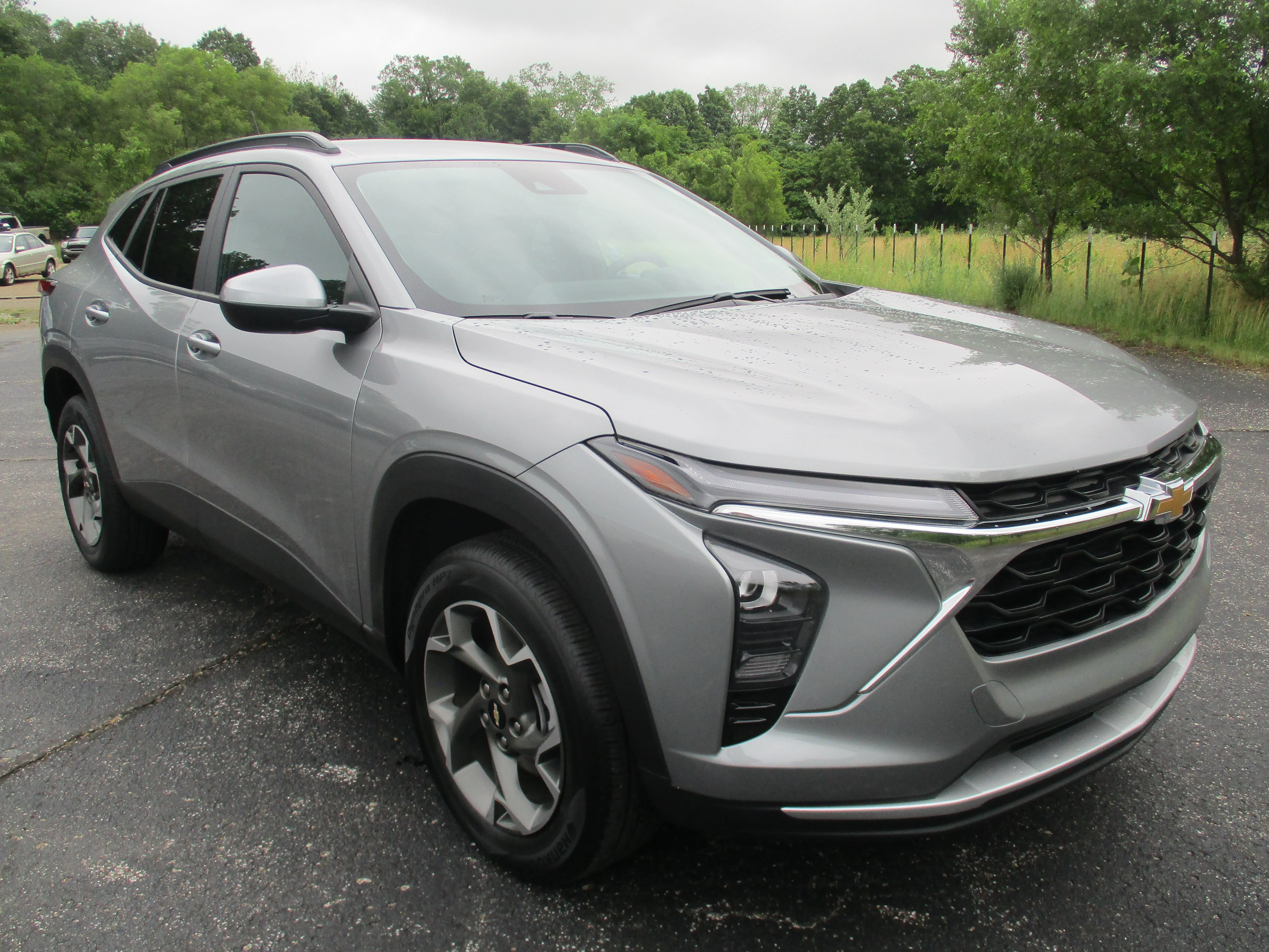 Used 2025 Sterling Gray Metallic Chevrolet LT FWD image 3