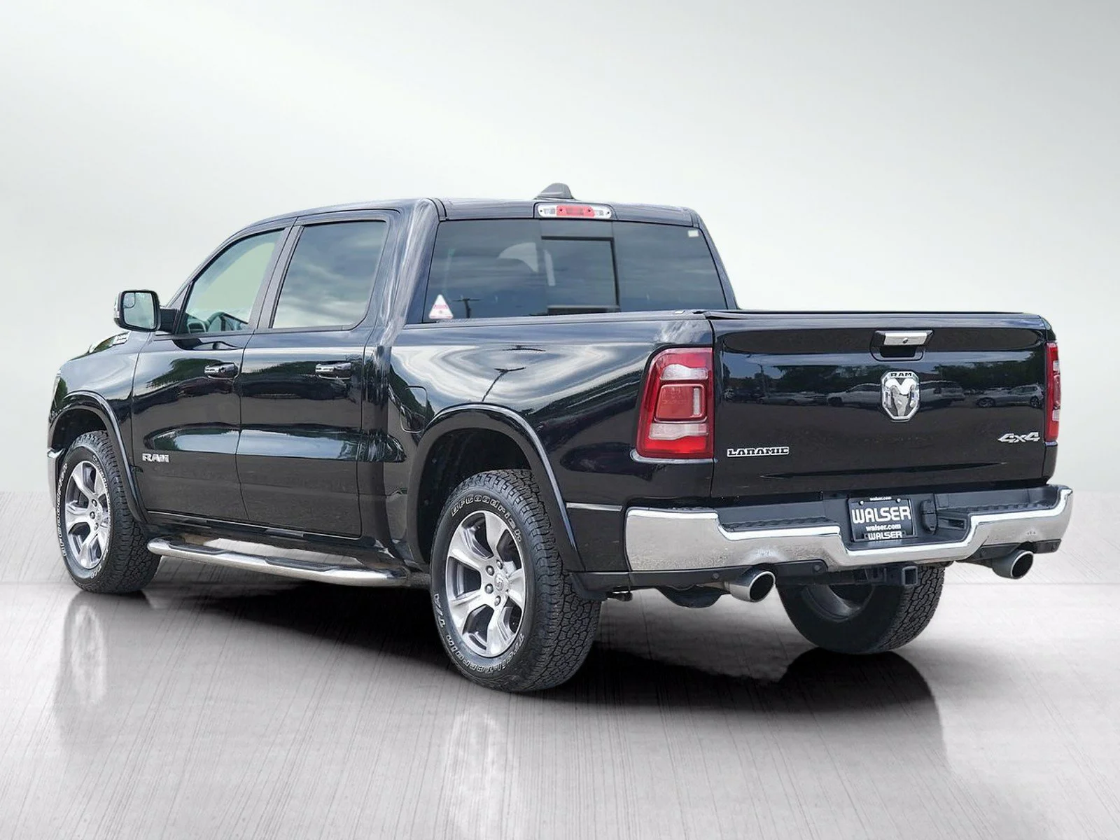 Used 2020 Diamond Black Crystal Pearlcoat Ram Laramie image 3