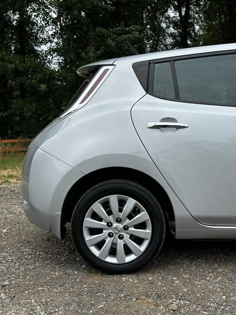 Used 2017 Brilliant Silver Nissan S image 33