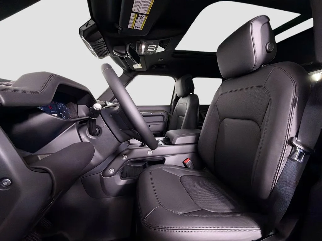 New 2026 Woolstone Green Land Rover X-Dynamic SE image 22