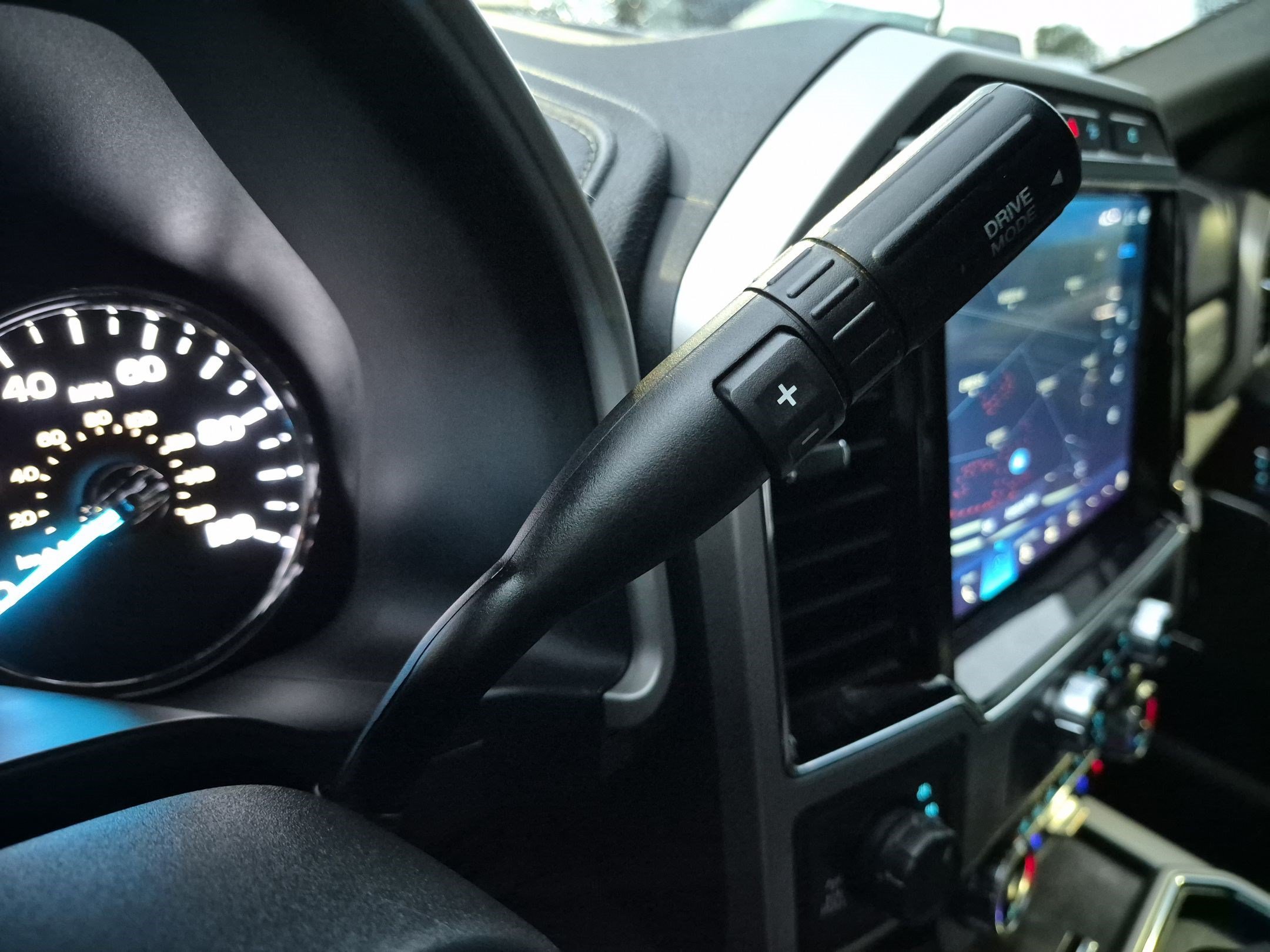 Used 2022 Blue Metallic Ford LARIAT image 25