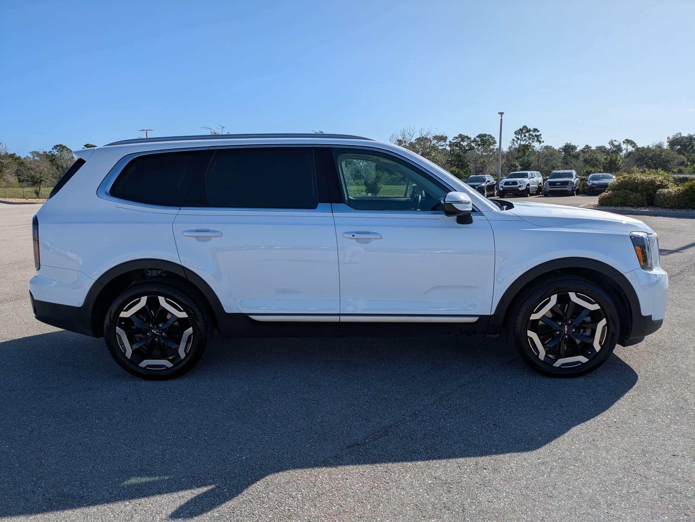 Certified Used 2024 Glacial White Pearl Kia EX image 3