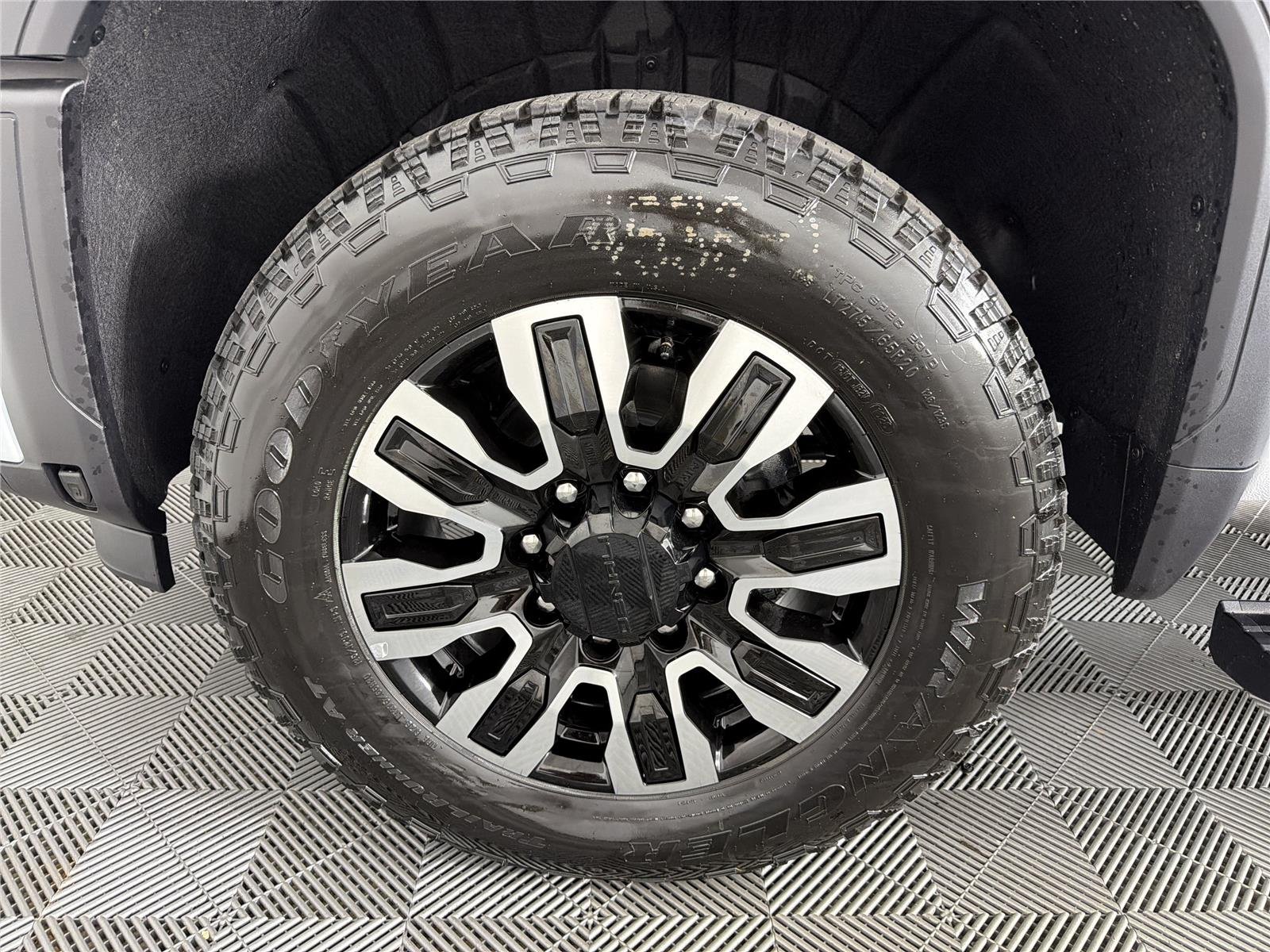 New 2026 Glacier White Tricoat GMC Denali Ultimate image 10