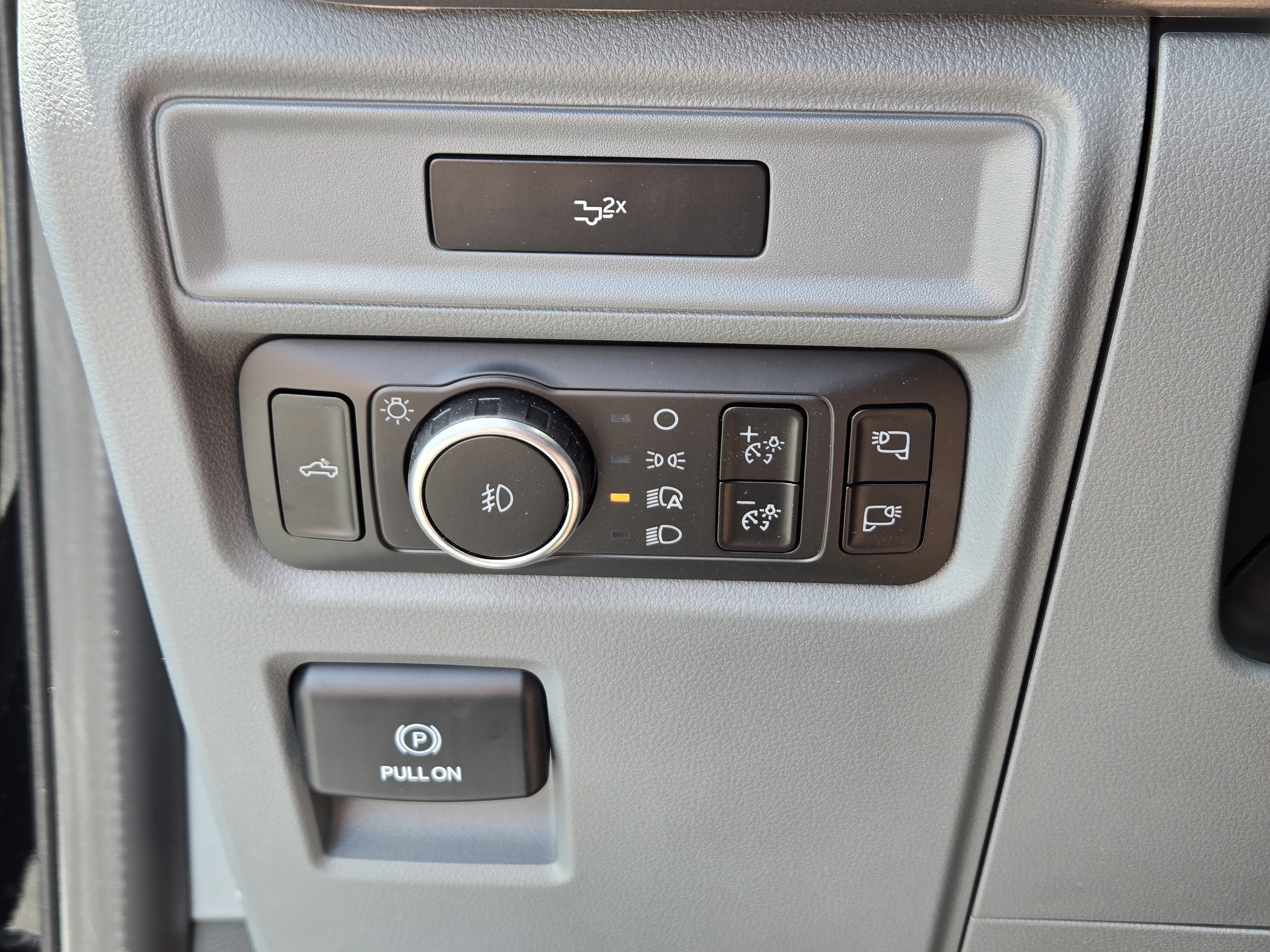 New 2026 AGATE BLACK METALLIC FORD XLT image 22