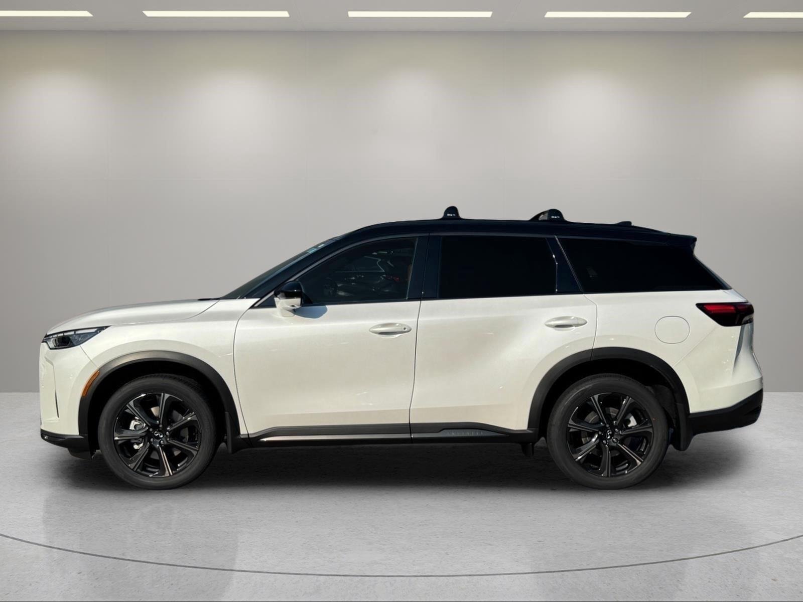 New 2027 2T RAD WHT INFINITI Autograph AWD image 2