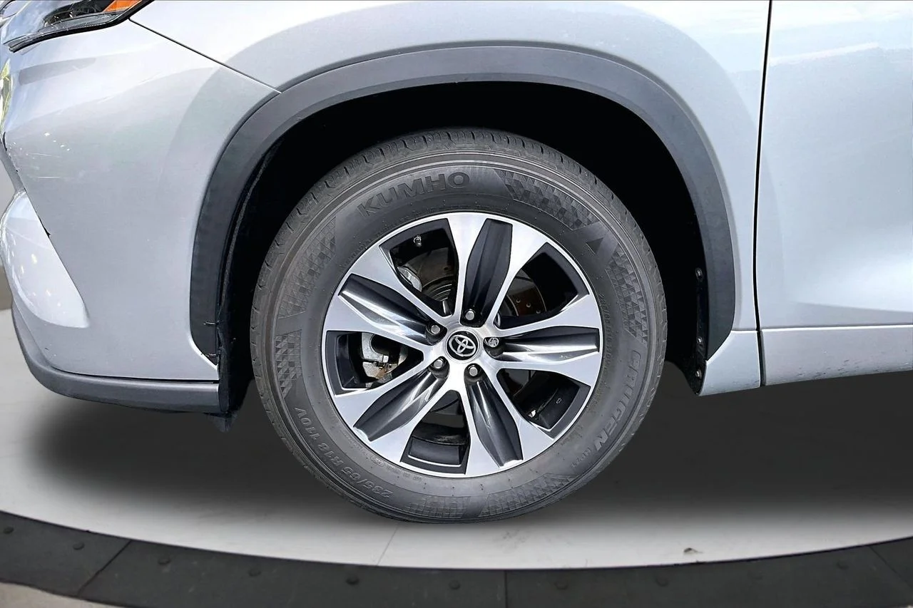 Certified Used 2021 Silver Toyota XLE image 32