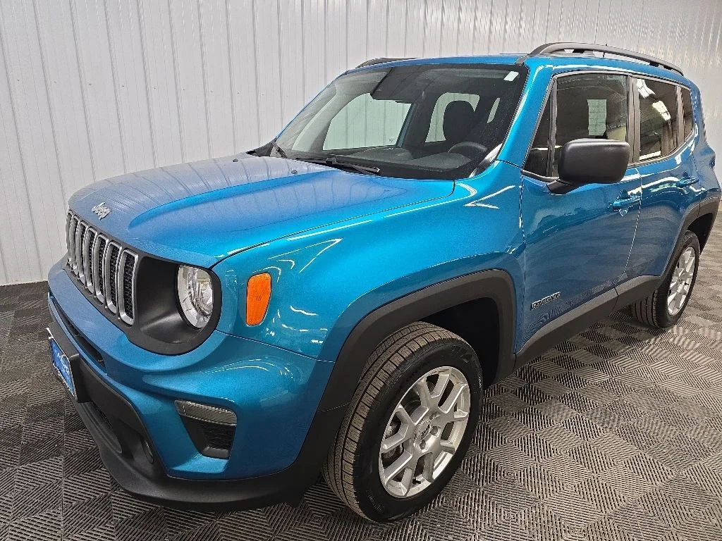Used 2022 Teal Jeep Latitude image 8