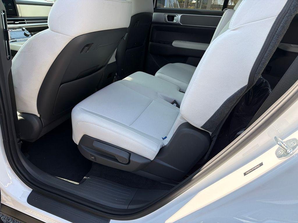 New 2026 White Hyundai SE image 21