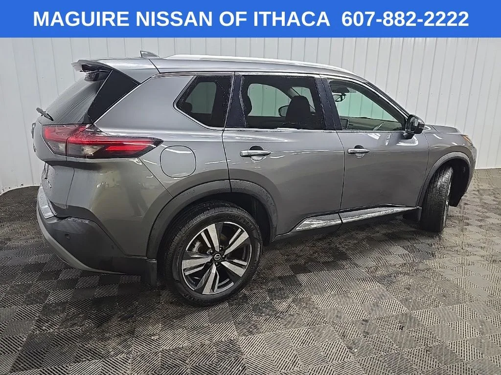 Used 2021 Gray Nissan SL image 3