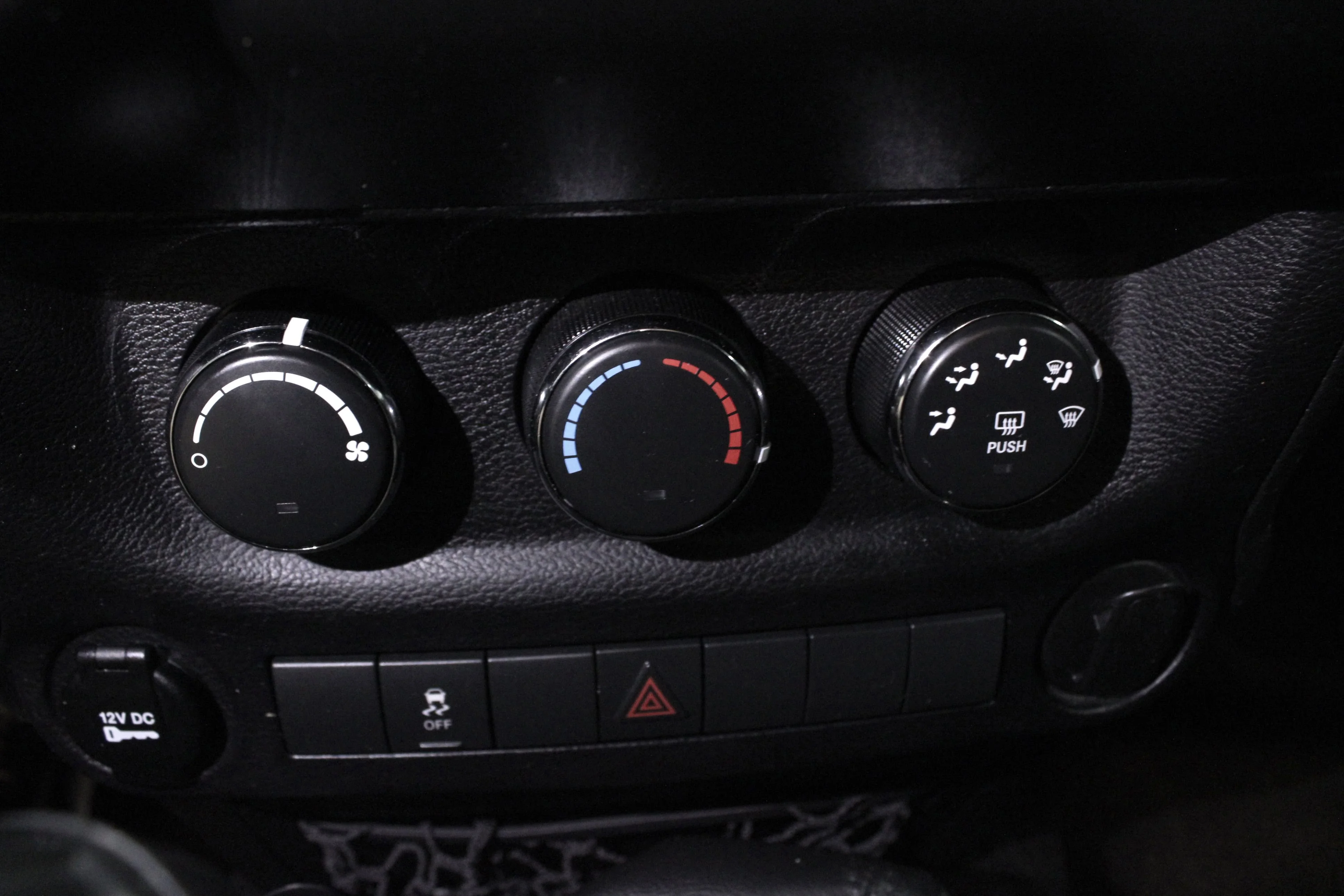 Used 2015 Black Clearcoat Jeep Sport image 22