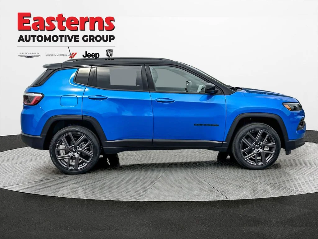 New 2026 Hydro Blue Pearl-Coat Exterior Paint Jeep Limited image 5