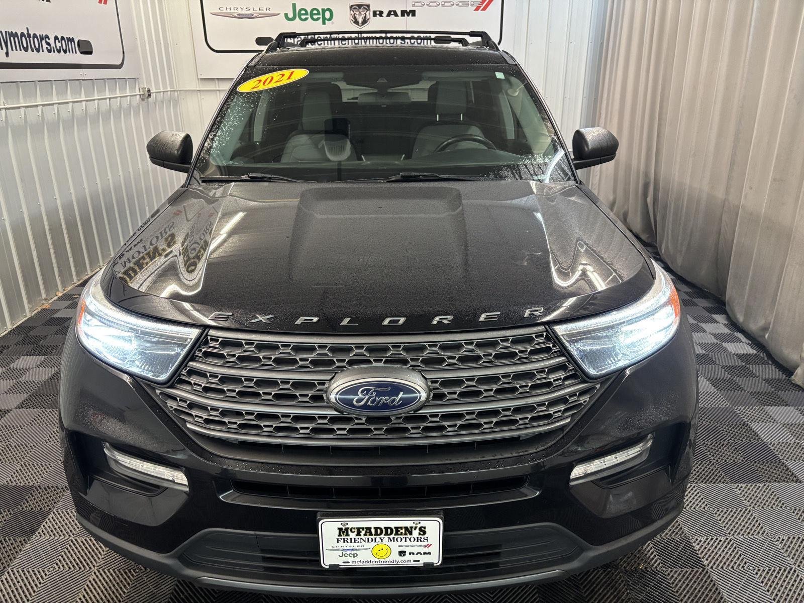 Used 2021 Agate Black Metallic Ford XLT image 9