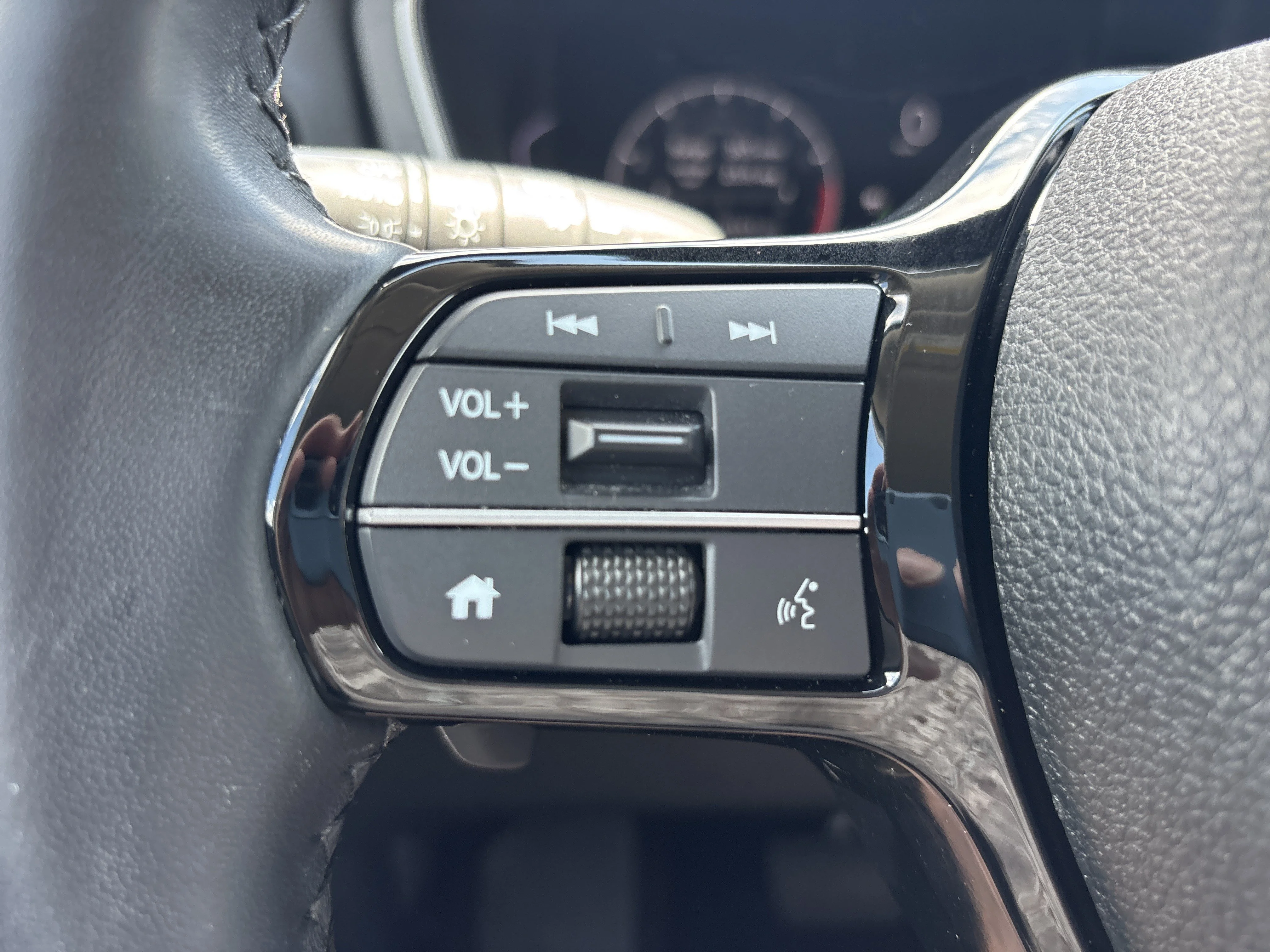 Used 2025 Platinum White Pearl Honda EX-L AWD image 26