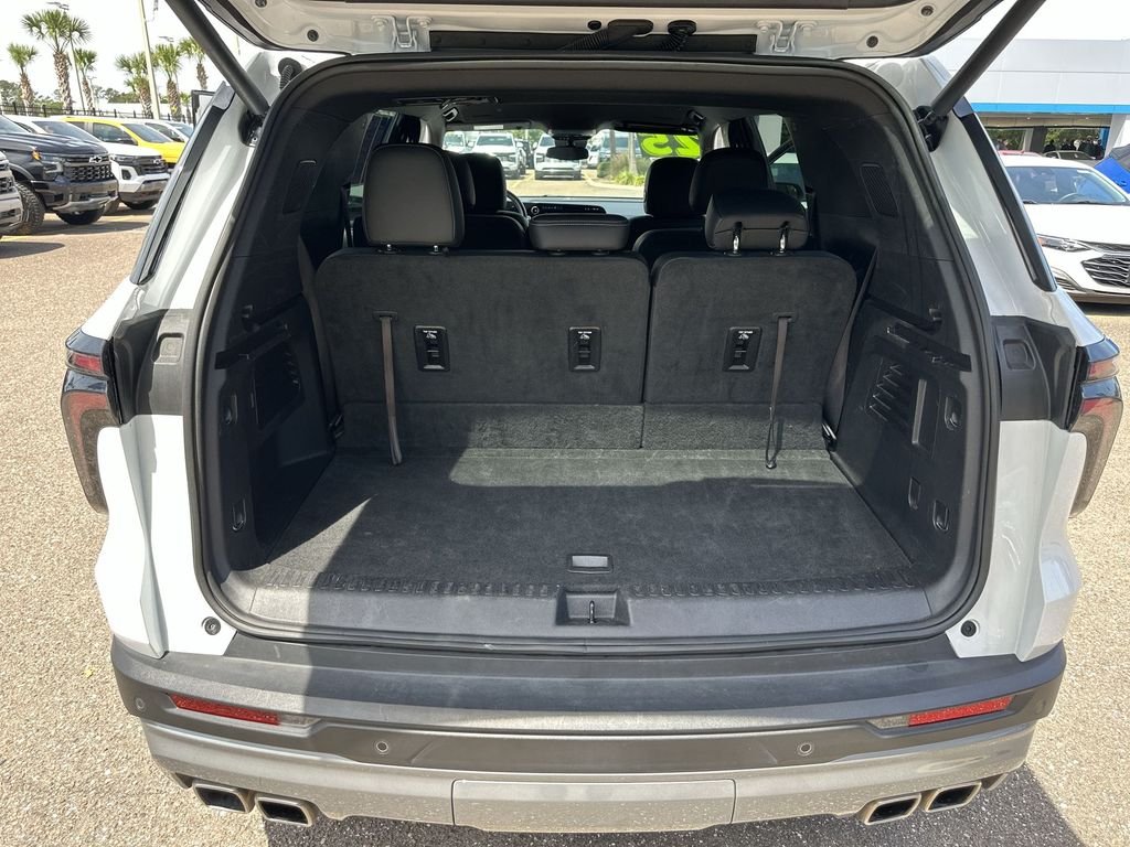 Used 2025 Summit White Chevrolet LT image 25