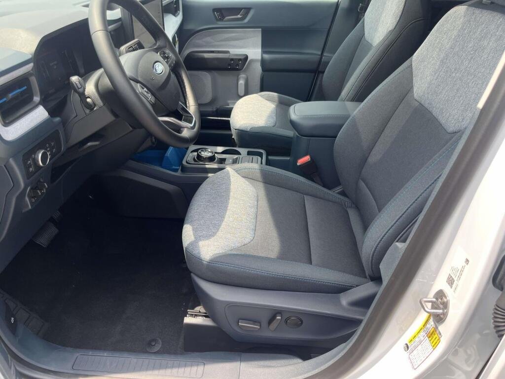 New 2026 Oxford White Ford XLT image 16