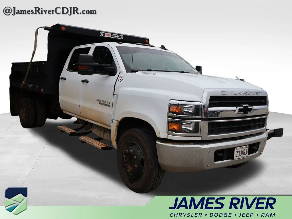 Used 2022 White Chevrolet 1WT image 17