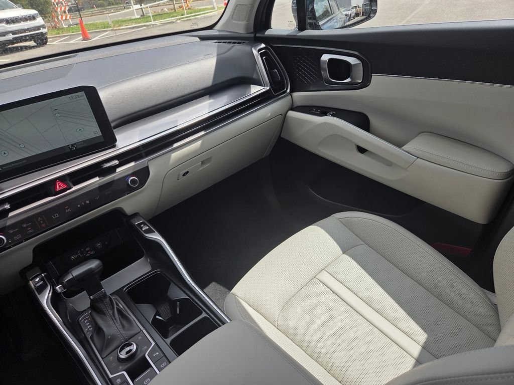 Used 2025 Black Kia S image 16