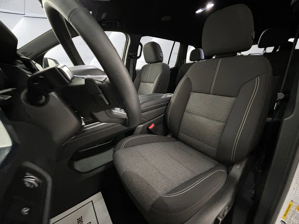 Used 2025 White GMC Elevation image 8