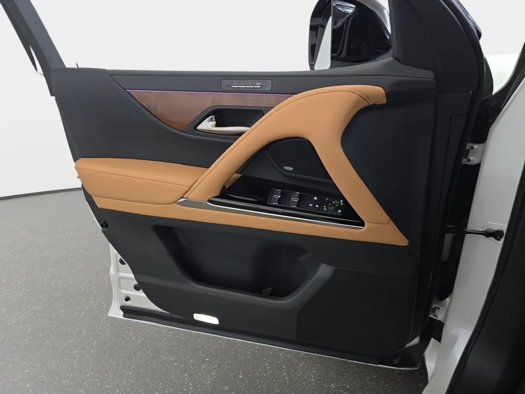 New 2026 Eminent White Pearl Lexus 700h Luxury image 25