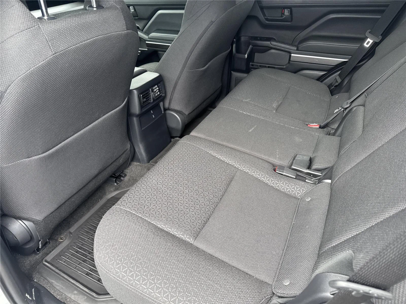 Used 2025 Ice Cap Toyota SR5 image 31