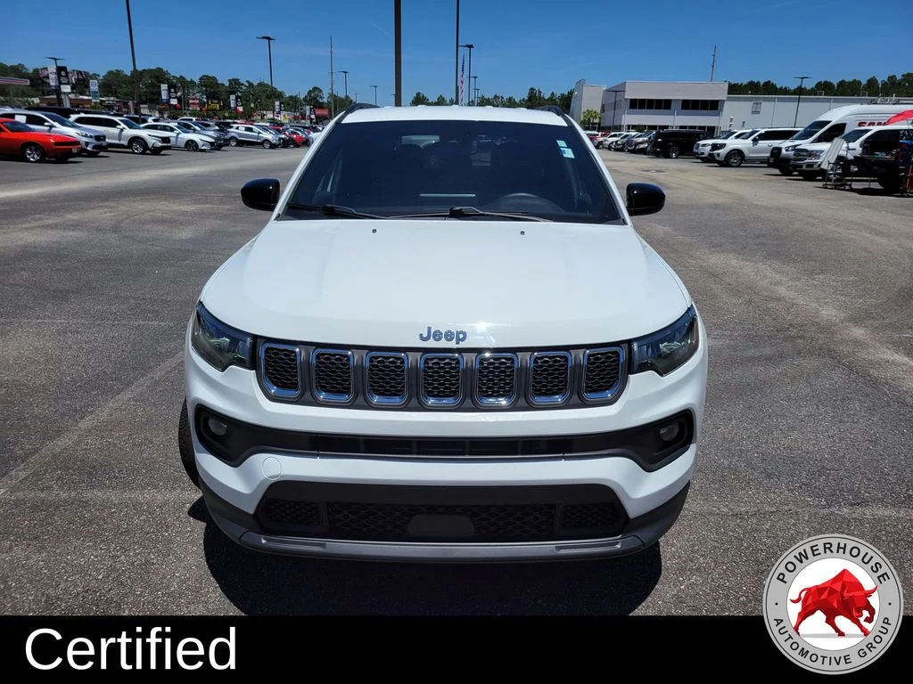 Used 2024 White Jeep Latitude image 10