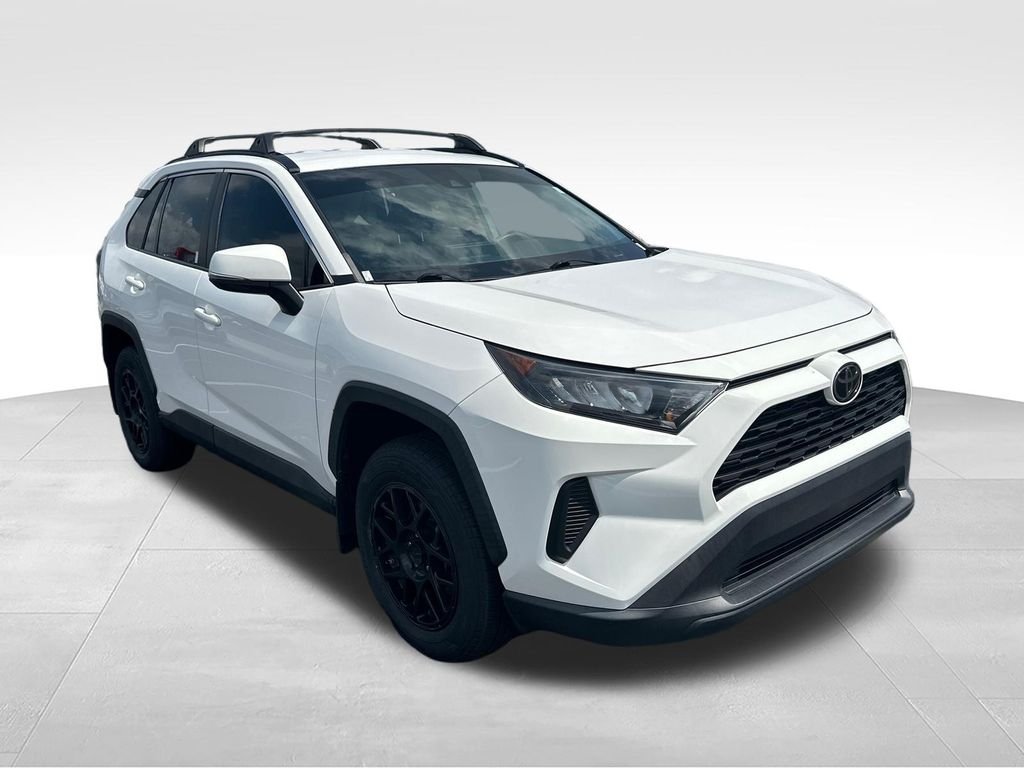 Used 2020 White Toyota LE image 7
