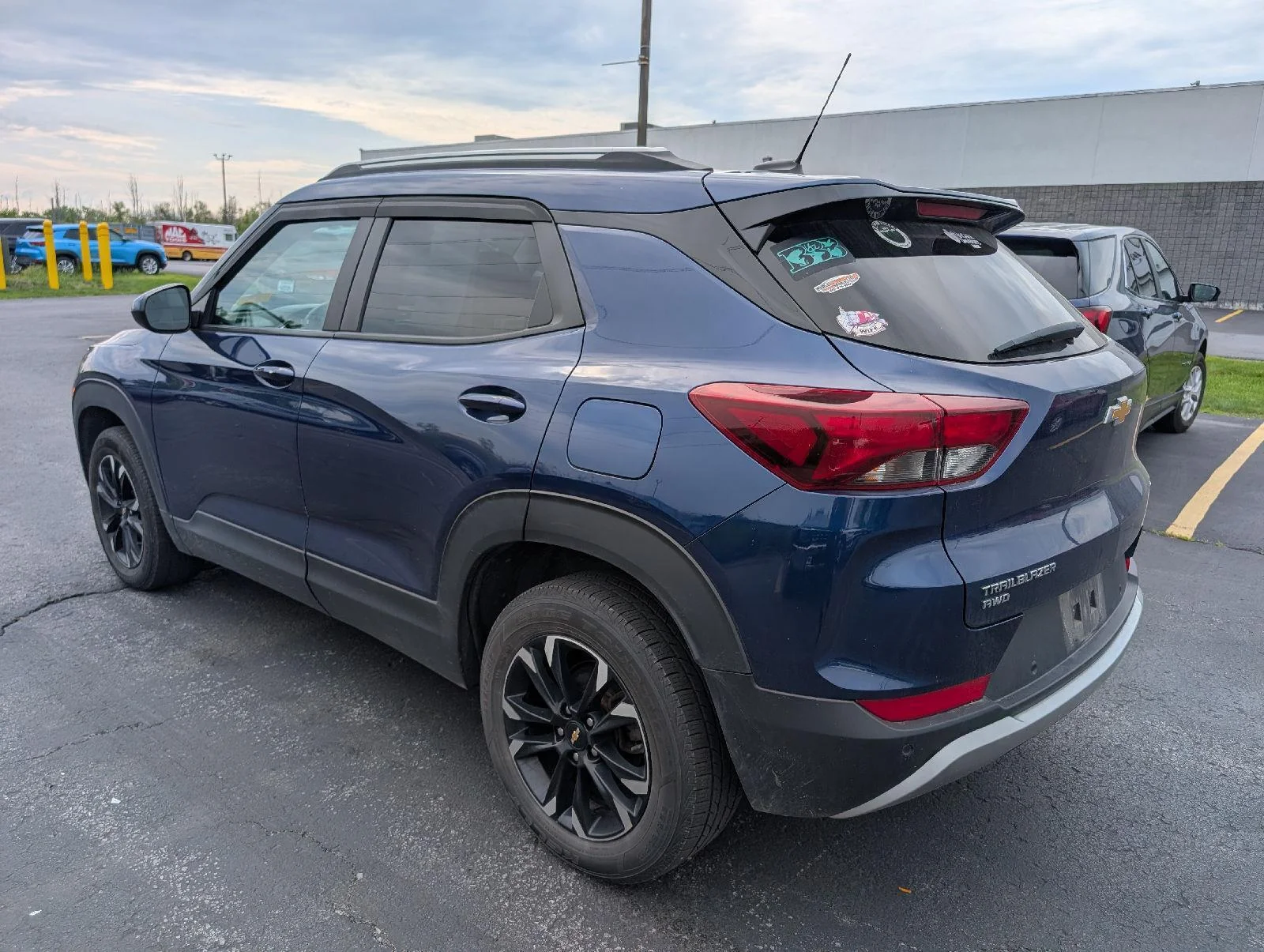 Used 2022 Blue Glow Metallic Chevrolet LT image 6