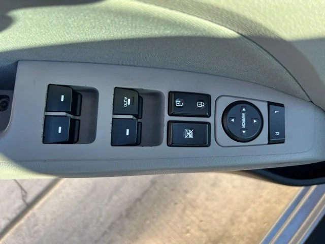 Used 2018 Silver Hyundai Value Edition image 12