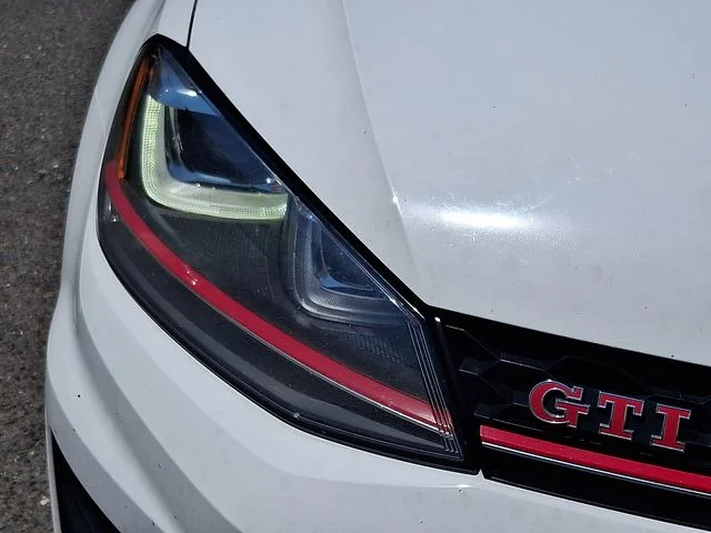 Used 2017 White Volkswagen  image 9