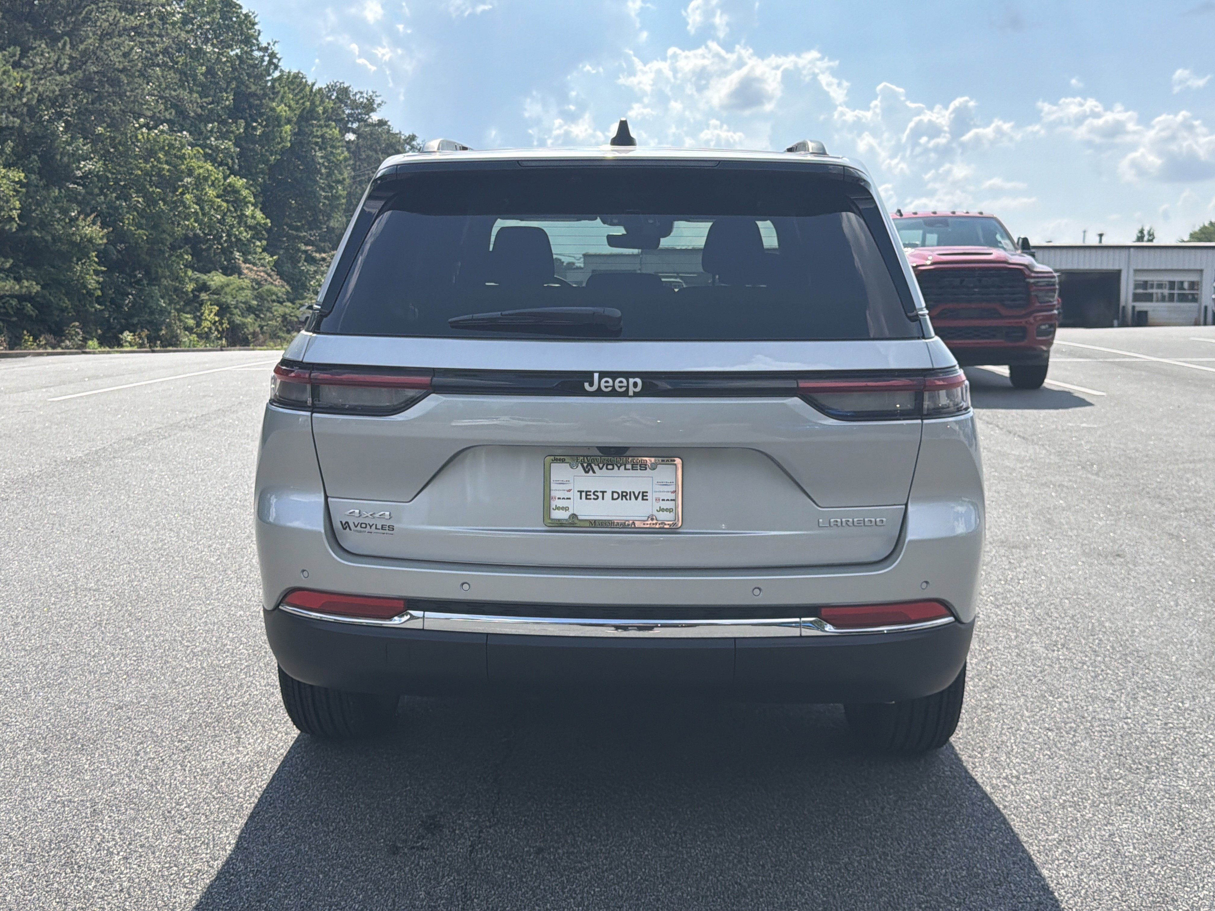 New 2026 Silver Zynith Jeep Laredo image 7