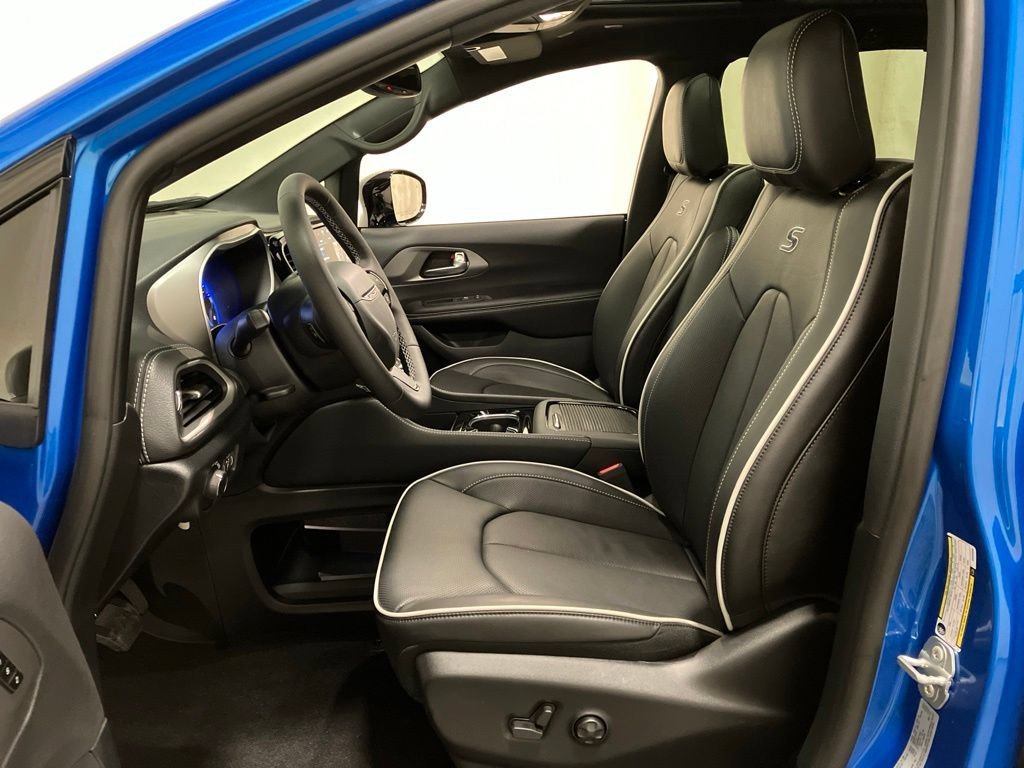 New 2027 Hydro Blue Pearl-Coat Exterior Paint Chrysler Limited image 14
