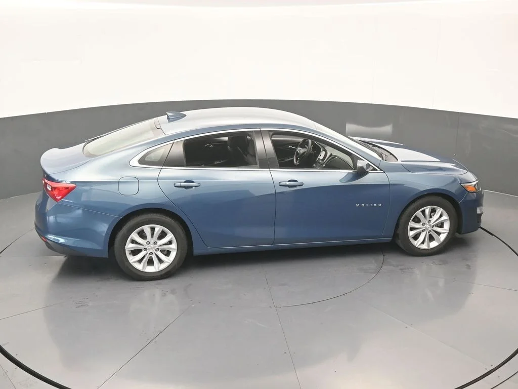 Used 2025 Lakeshore Blue Metallic Chevrolet LT image 49