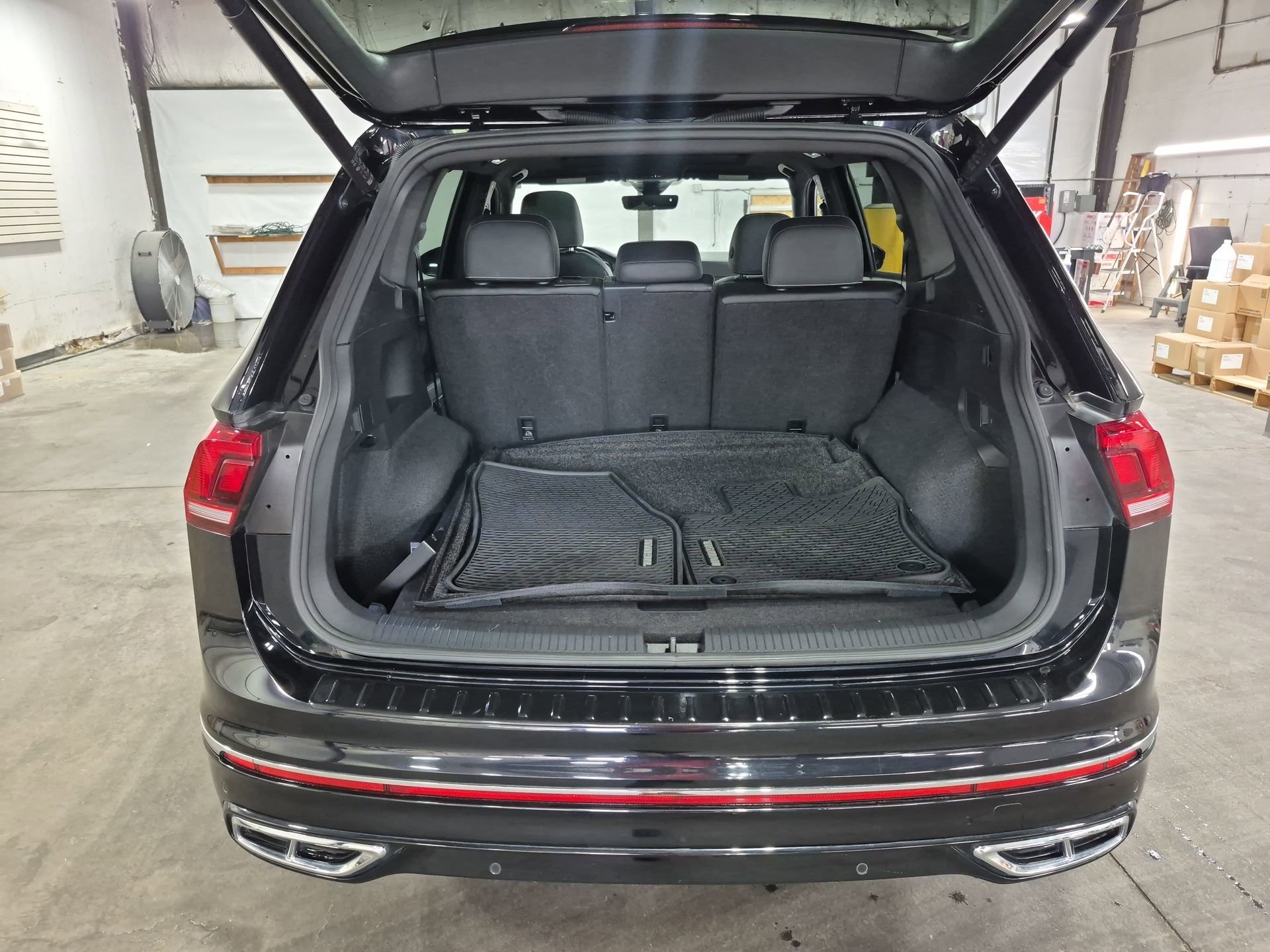 Used 2024 Black Volkswagen 2.0T SEL R-Line image 27