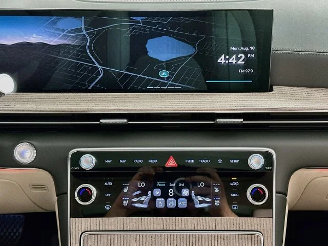New 2026 White Genesis 2.5T Prestige image 17